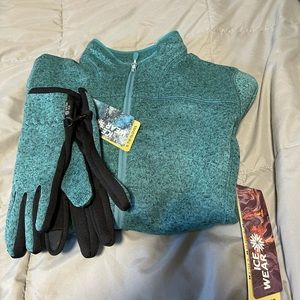 LEAH LIGHT AND WARM FLEECE SWEATER & GRÍMSEY GLOVES WITH E-TIP FINGER by ICEWEAR